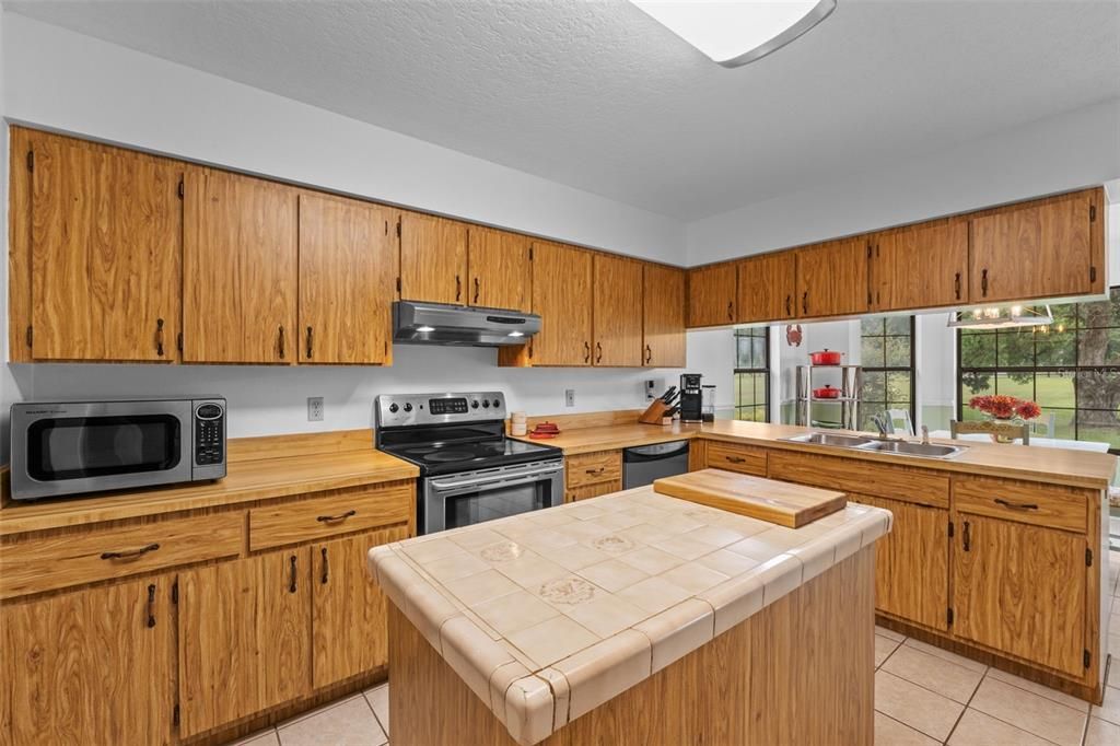 На продажу: $989,999 (4 спален, 3 ванн, 2574 Квадратных фут)