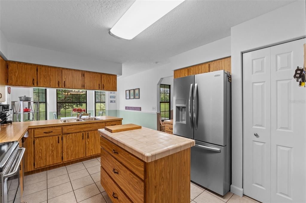 На продажу: $989,999 (4 спален, 3 ванн, 2574 Квадратных фут)