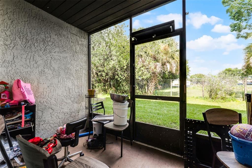 For Sale: $199,000 (2 beds, 2 baths, 905 Square Feet)