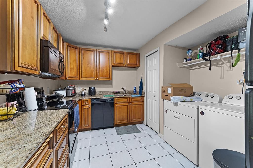 For Sale: $199,000 (2 beds, 2 baths, 905 Square Feet)