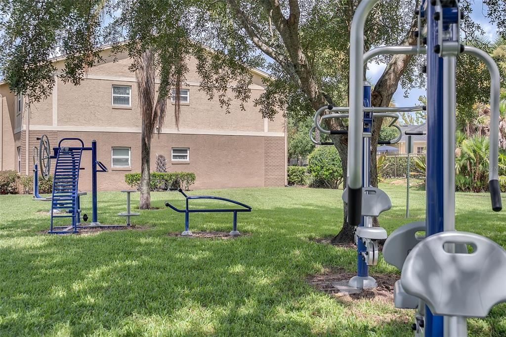 For Sale: $199,000 (2 beds, 2 baths, 905 Square Feet)