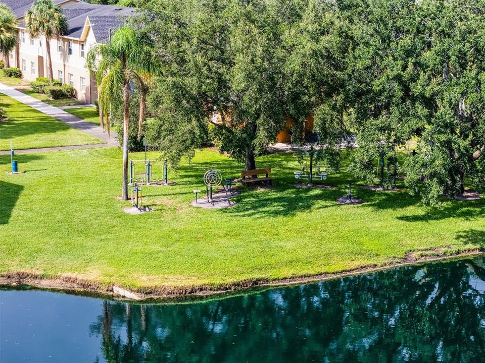 For Sale: $199,000 (2 beds, 2 baths, 905 Square Feet)