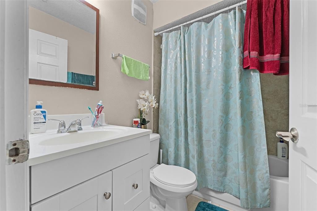 For Sale: $199,000 (2 beds, 2 baths, 905 Square Feet)