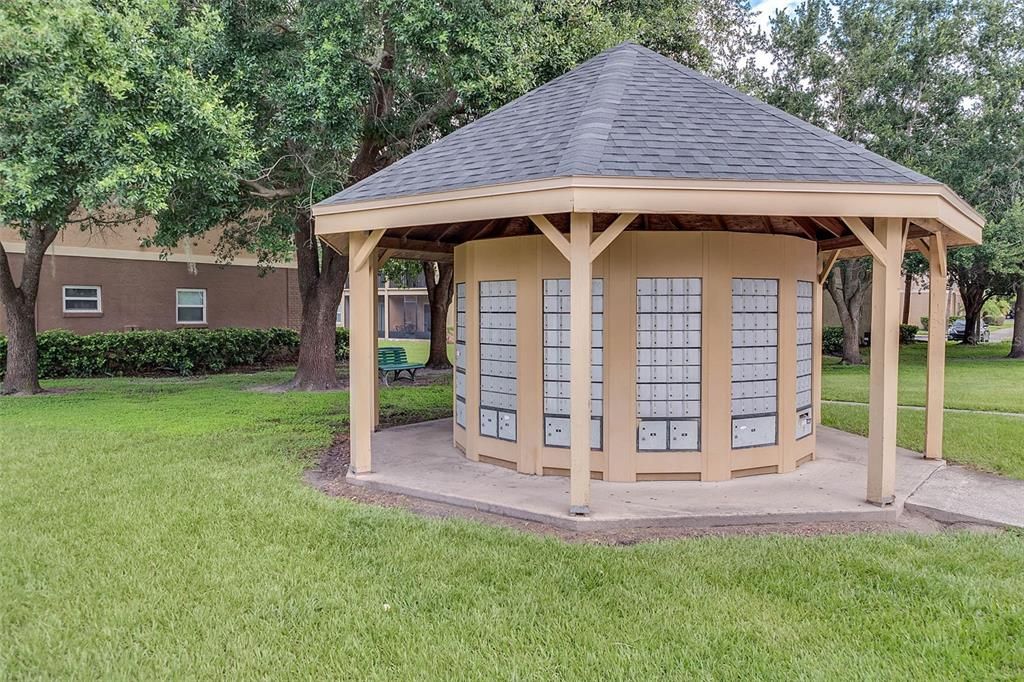 For Sale: $199,000 (2 beds, 2 baths, 905 Square Feet)