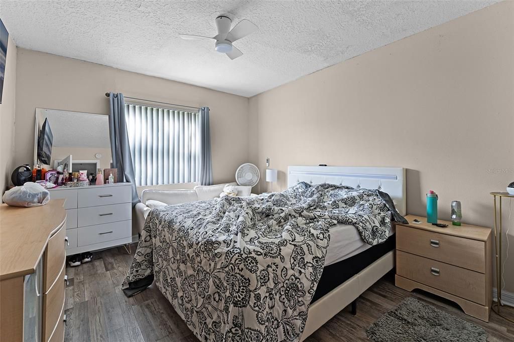 For Sale: $199,000 (2 beds, 2 baths, 905 Square Feet)