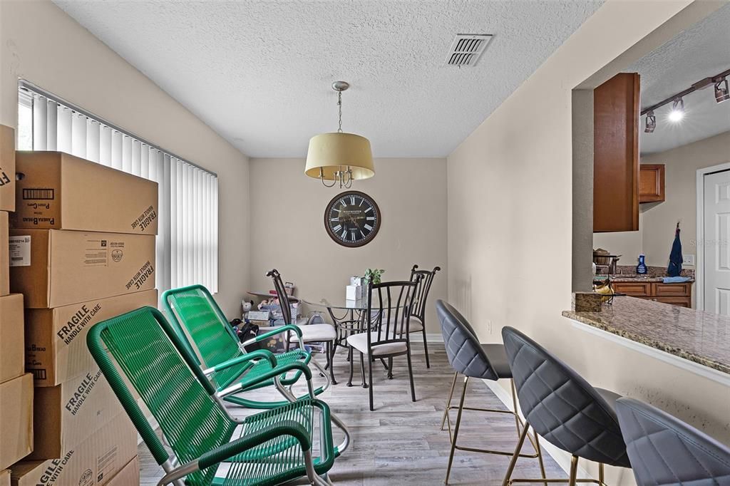 For Sale: $199,000 (2 beds, 2 baths, 905 Square Feet)