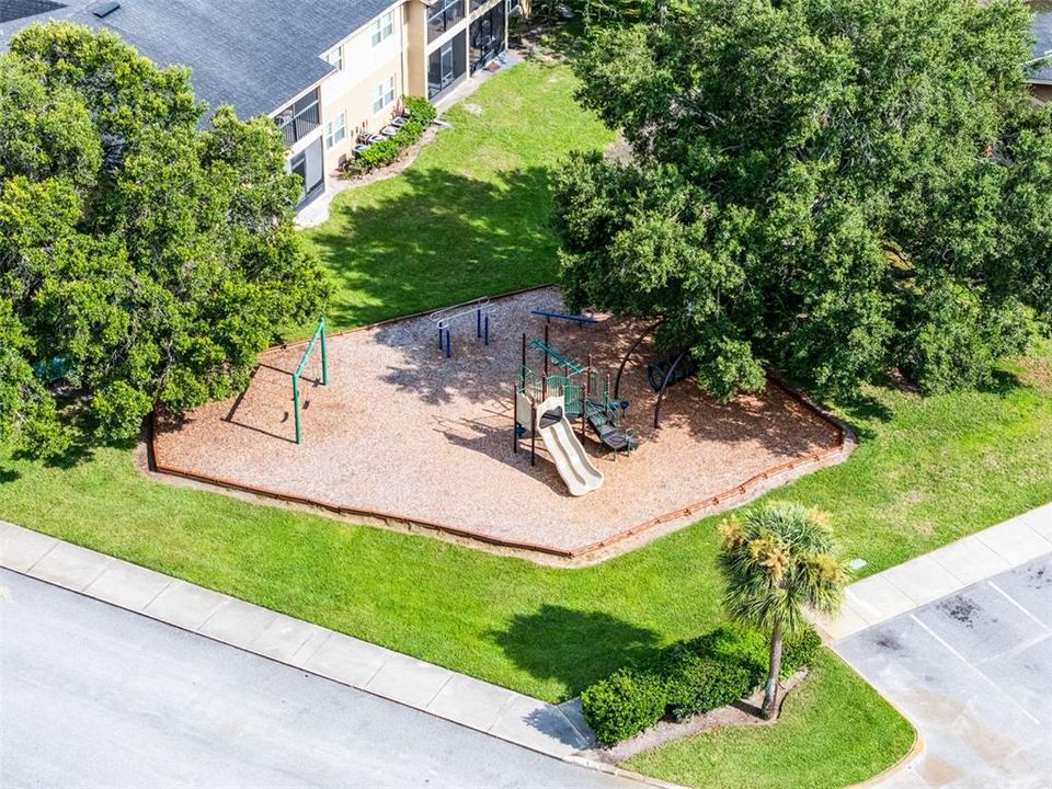 For Sale: $199,000 (2 beds, 2 baths, 905 Square Feet)