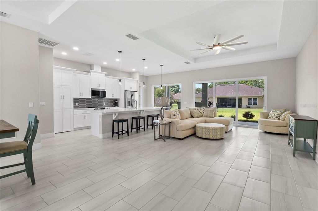 合同活跃: $499,000 (3 贝兹, 3 浴室, 2046 平方英尺)