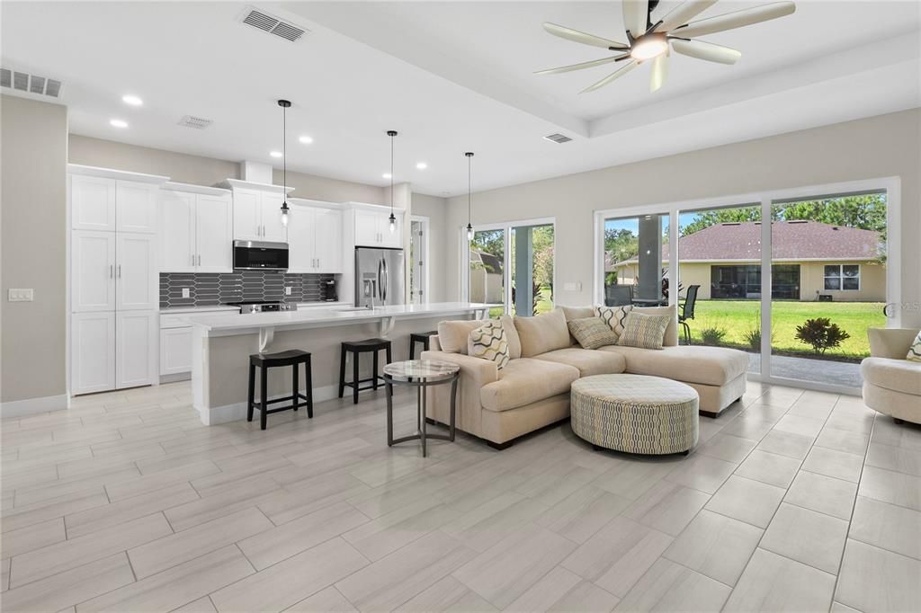 合同活跃: $499,000 (3 贝兹, 3 浴室, 2046 平方英尺)