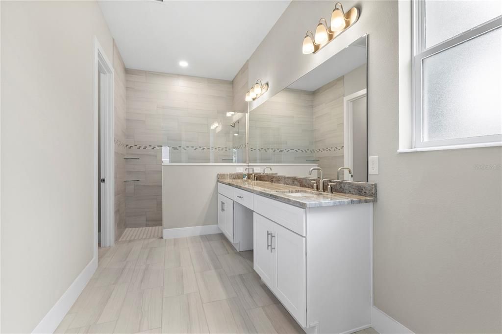 合同活跃: $499,000 (3 贝兹, 3 浴室, 2046 平方英尺)