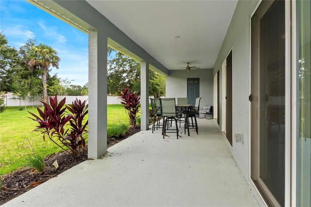 合同活跃: $499,000 (3 贝兹, 3 浴室, 2046 平方英尺)