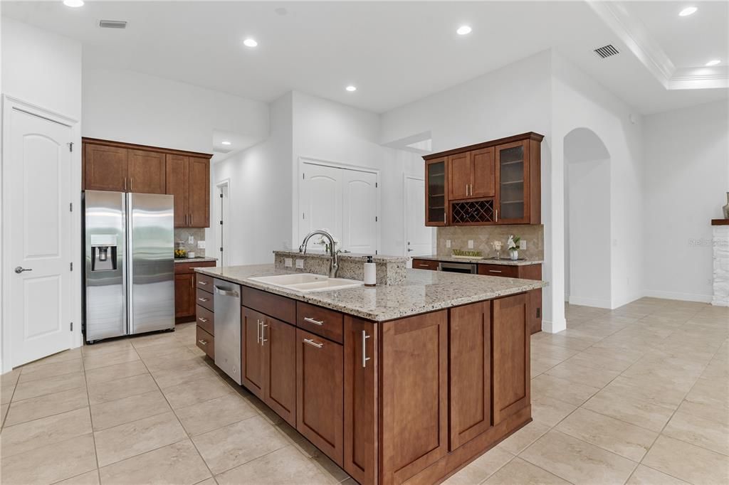 For Sale: $589,000 (4 beds, 3 baths, 2532 Square Feet)