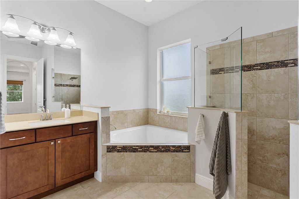 For Sale: $589,000 (4 beds, 3 baths, 2532 Square Feet)