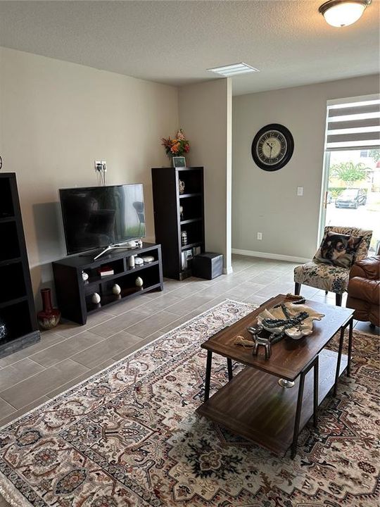 Под контрактом: $310,000 (3 спален, 2 ванн, 1883 Квадратных фут)