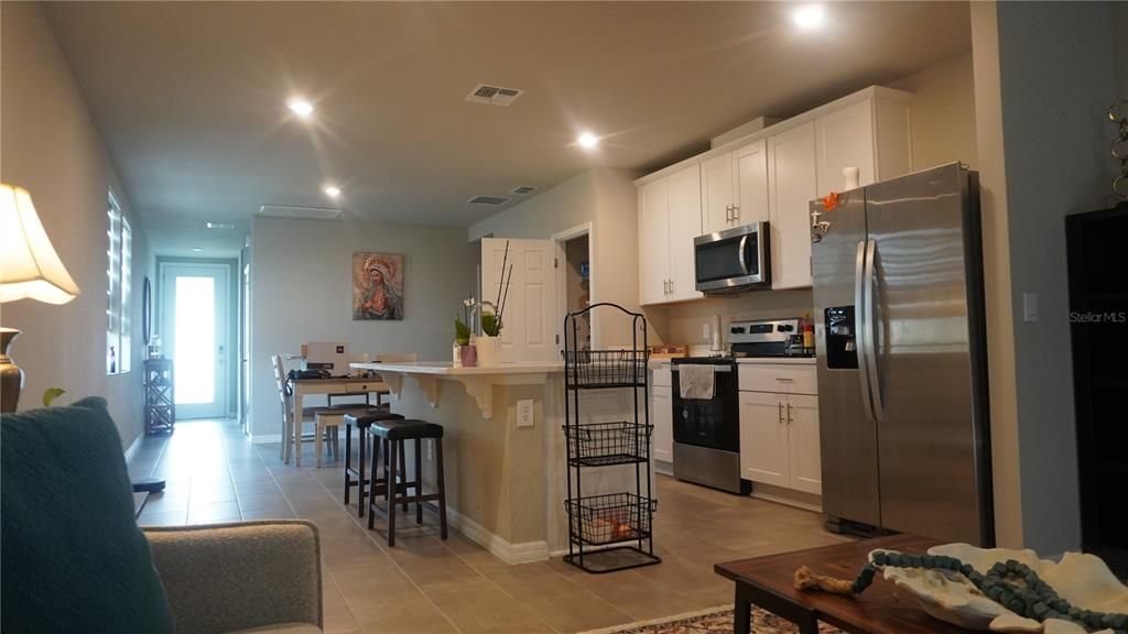 Под контрактом: $310,000 (3 спален, 2 ванн, 1883 Квадратных фут)