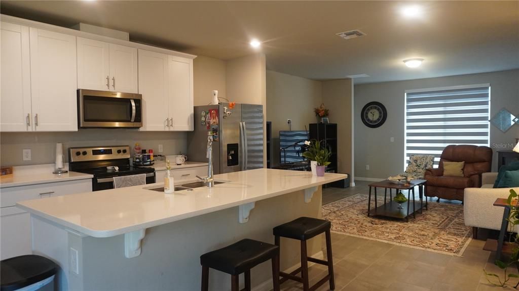 Под контрактом: $310,000 (3 спален, 2 ванн, 1883 Квадратных фут)