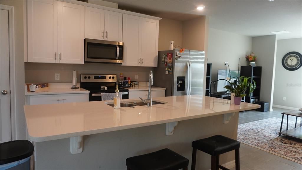 Под контрактом: $310,000 (3 спален, 2 ванн, 1883 Квадратных фут)