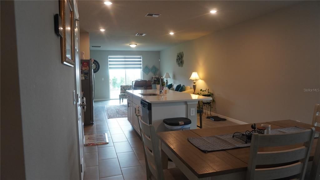 Под контрактом: $310,000 (3 спален, 2 ванн, 1883 Квадратных фут)