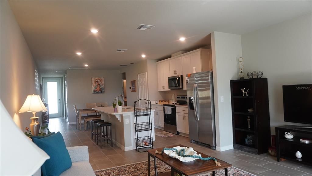 Под контрактом: $310,000 (3 спален, 2 ванн, 1883 Квадратных фут)