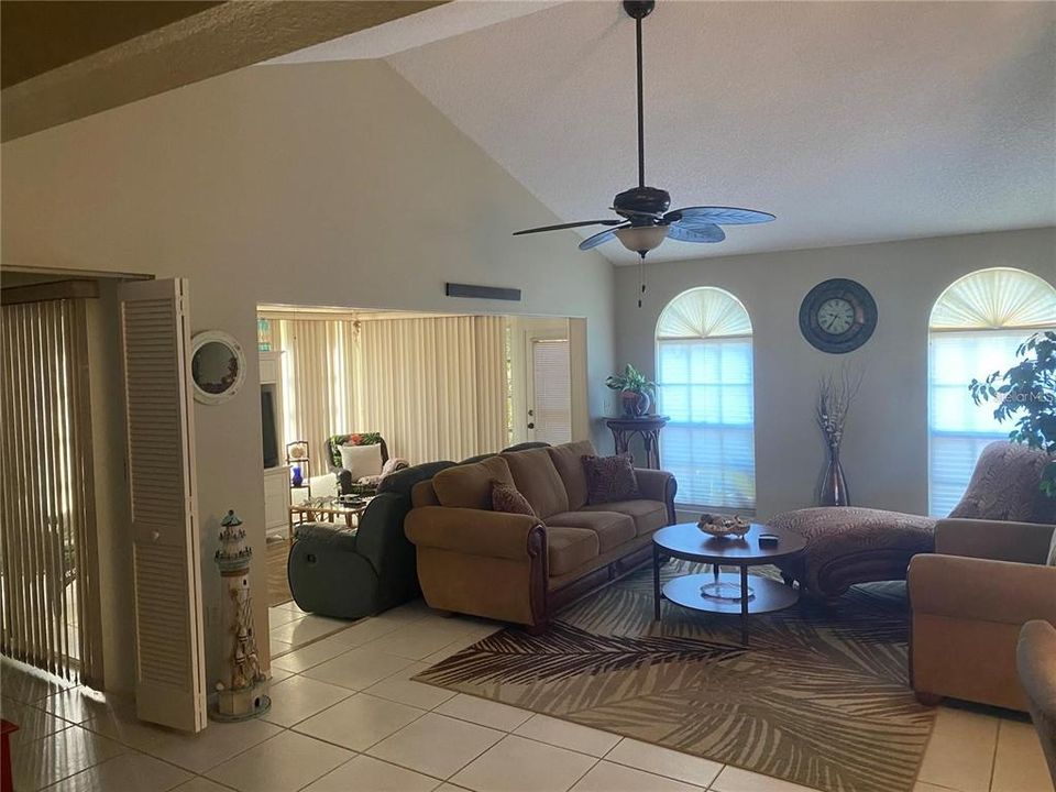 出租: $3,200 (3 贝兹, 2 浴室, 1413 平方英尺)