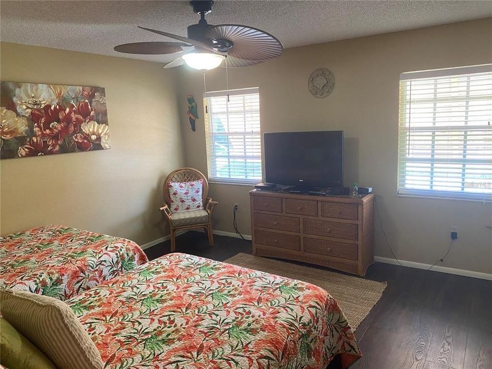 出租: $3,200 (3 贝兹, 2 浴室, 1413 平方英尺)