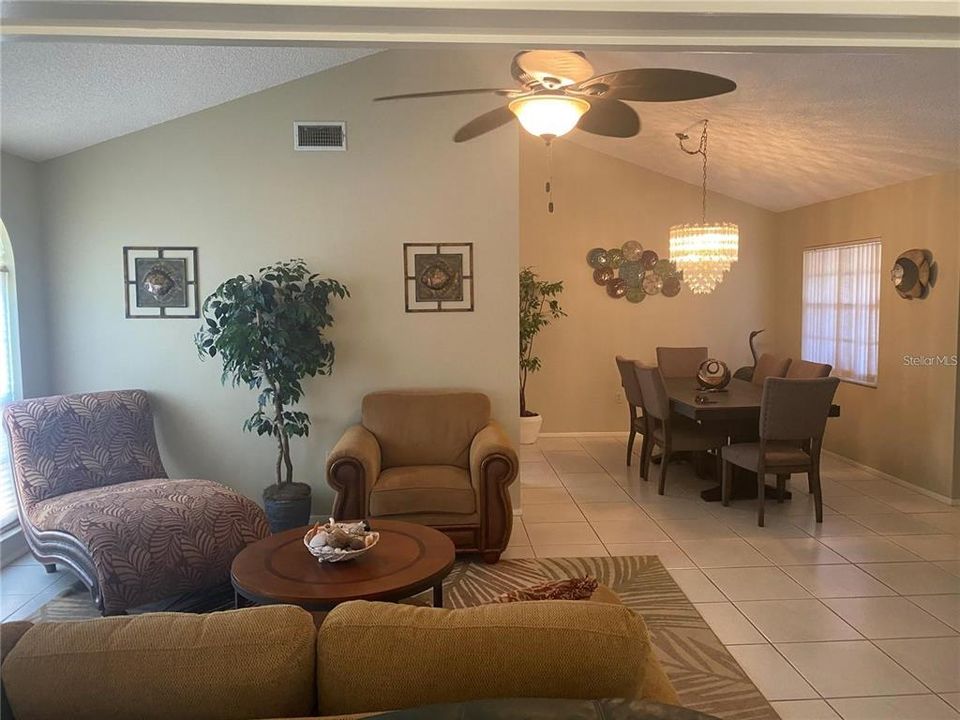 出租: $3,200 (3 贝兹, 2 浴室, 1413 平方英尺)