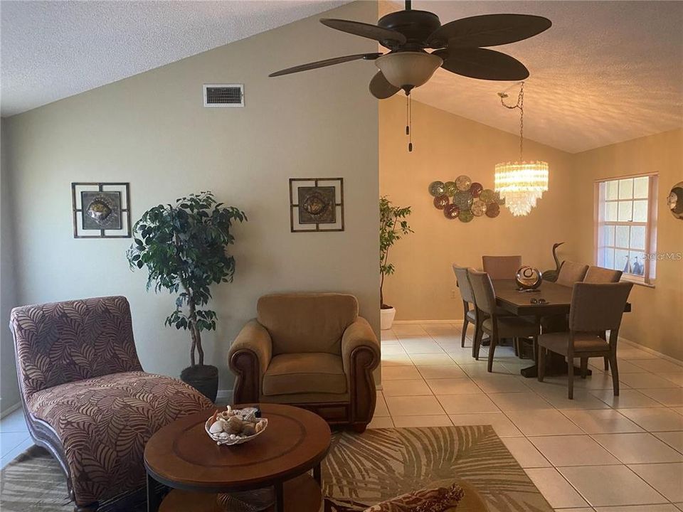 出租: $3,200 (3 贝兹, 2 浴室, 1413 平方英尺)