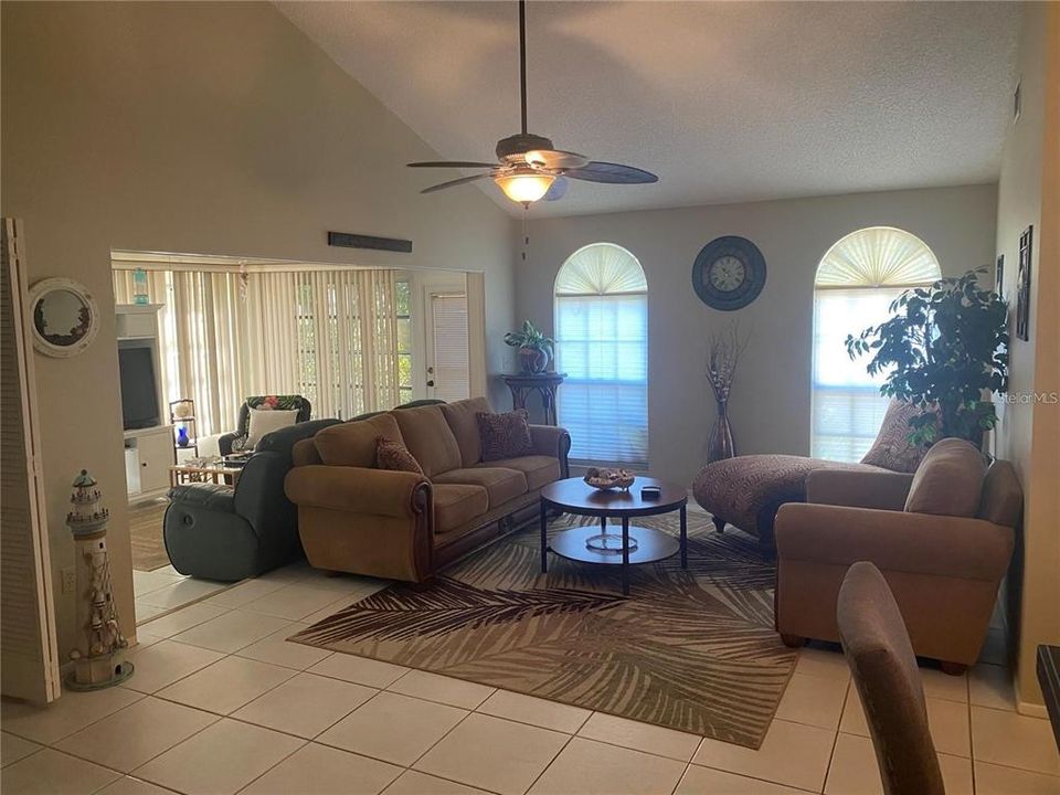 出租: $3,200 (3 贝兹, 2 浴室, 1413 平方英尺)