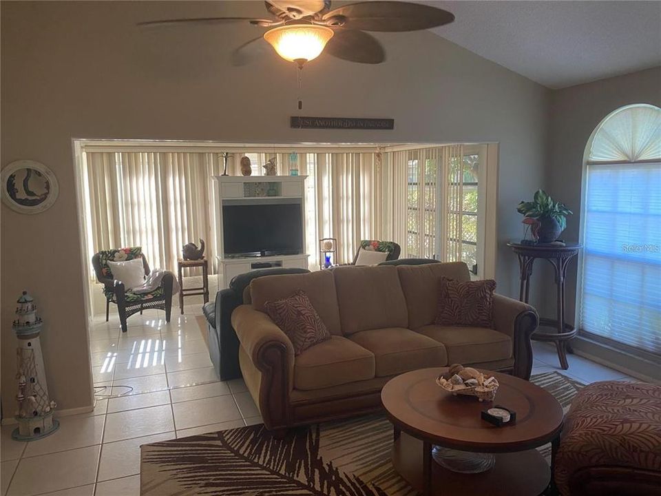 出租: $3,200 (3 贝兹, 2 浴室, 1413 平方英尺)