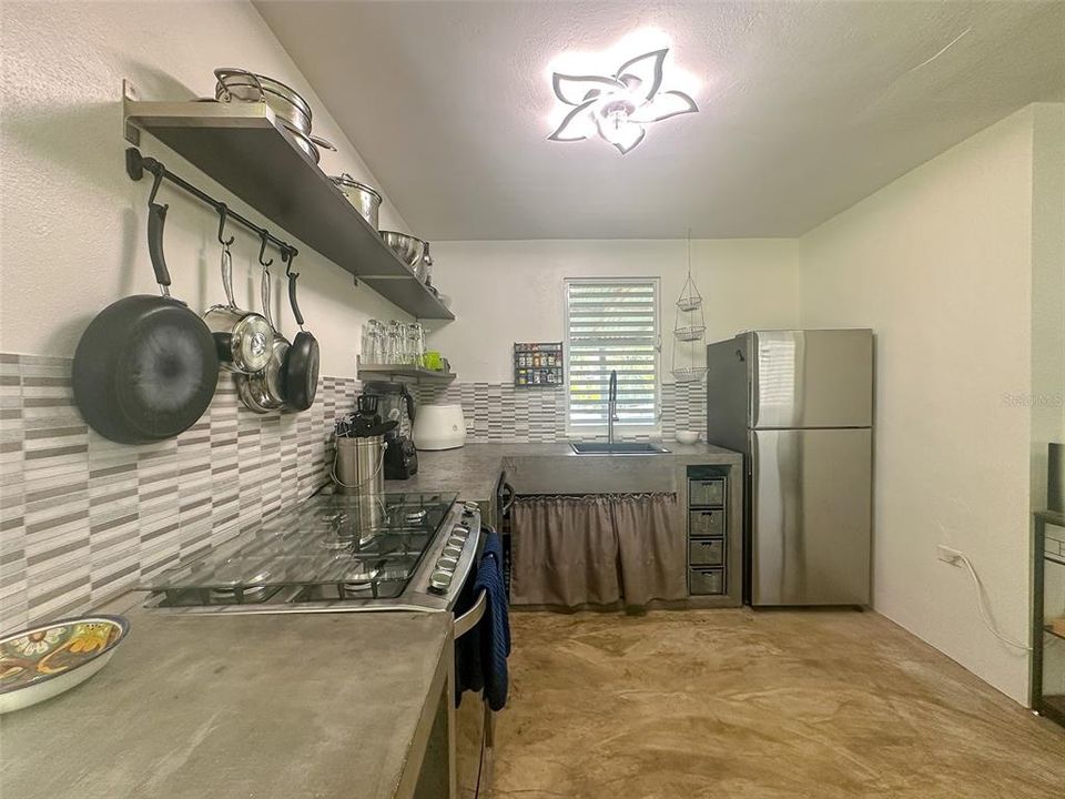 For Sale: $355,000 (2 beds, 2 baths, 1100 Square Feet)