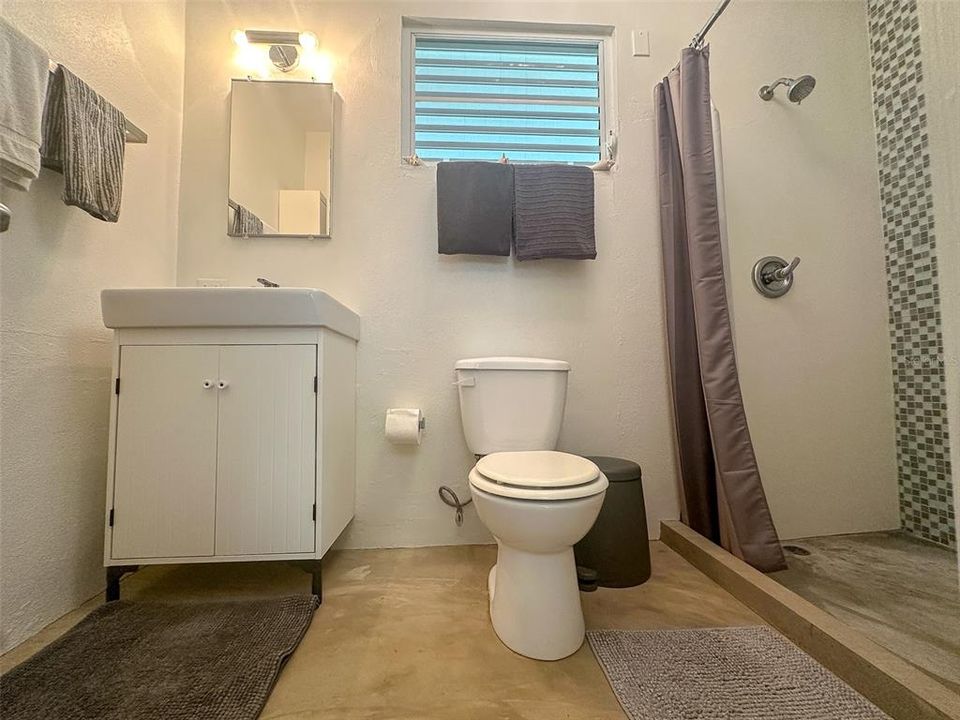 For Sale: $355,000 (2 beds, 2 baths, 1100 Square Feet)