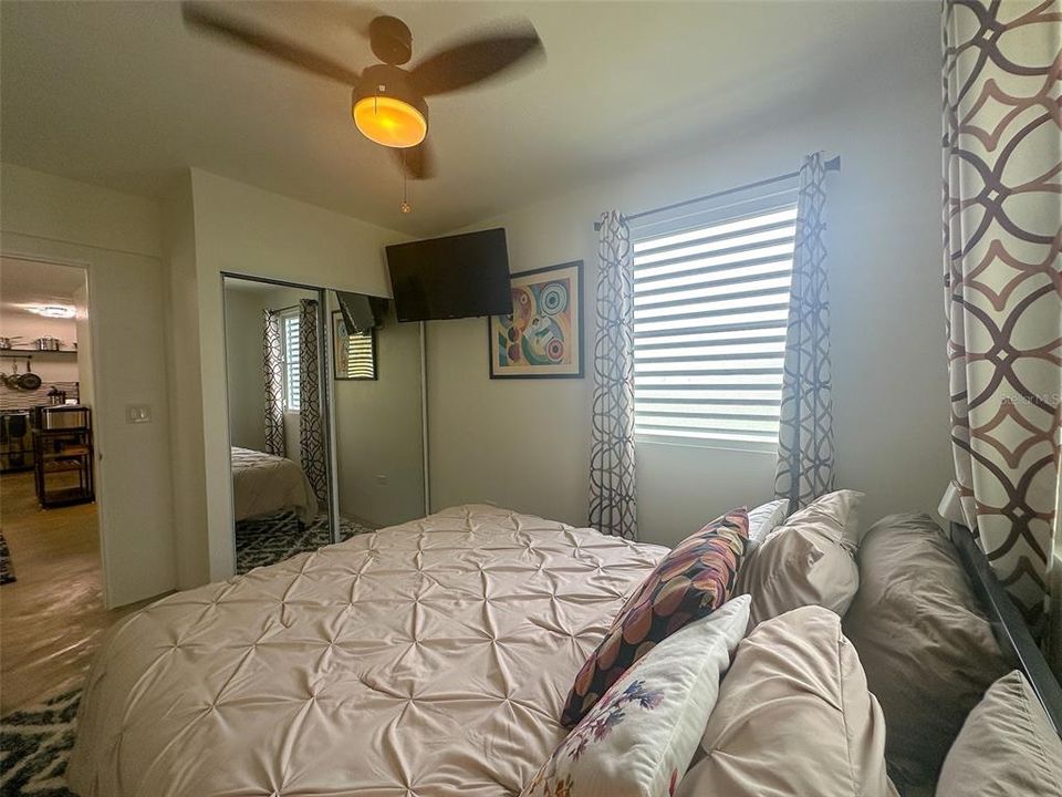 For Sale: $355,000 (2 beds, 2 baths, 1100 Square Feet)