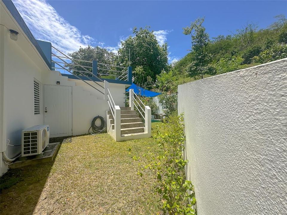 For Sale: $355,000 (2 beds, 2 baths, 1100 Square Feet)