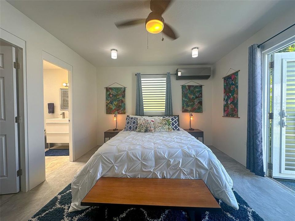 For Sale: $355,000 (2 beds, 2 baths, 1100 Square Feet)