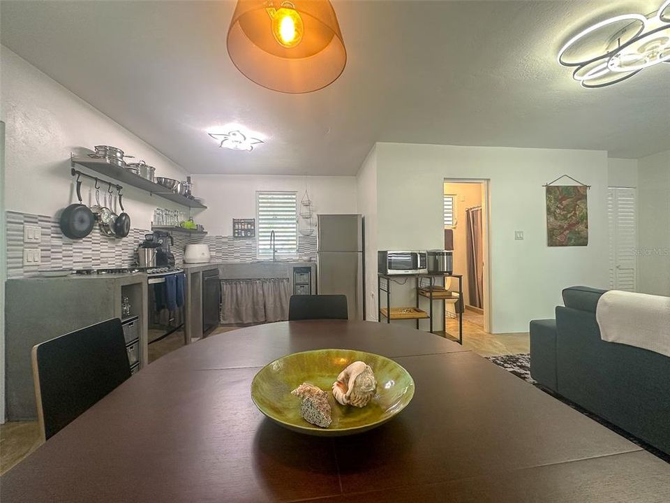 For Sale: $355,000 (2 beds, 2 baths, 1100 Square Feet)