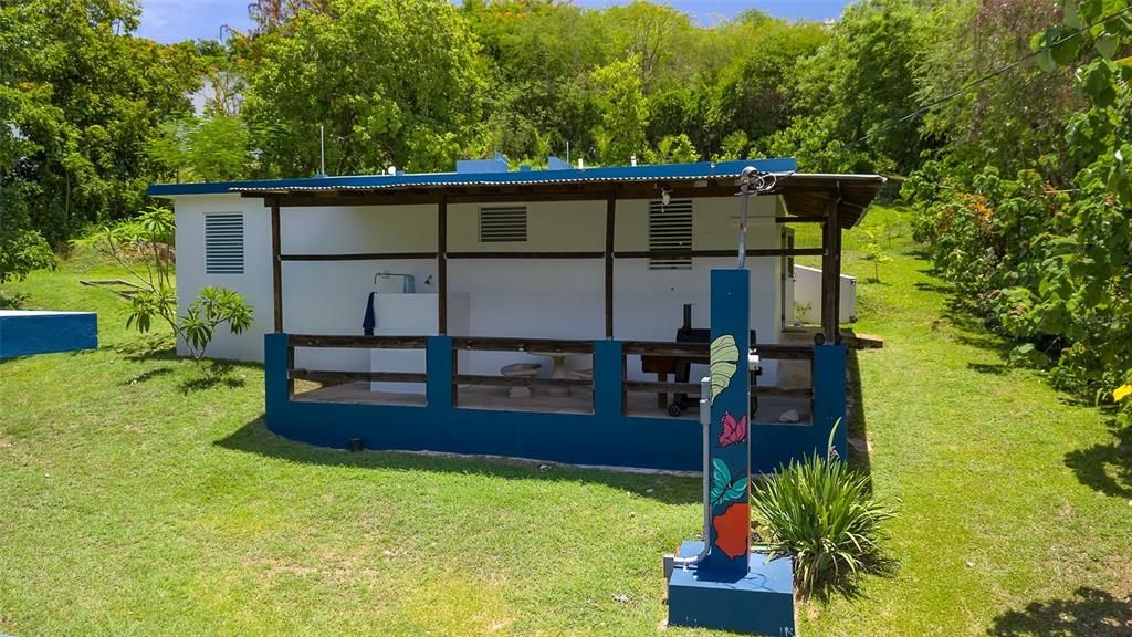 For Sale: $355,000 (2 beds, 2 baths, 1100 Square Feet)