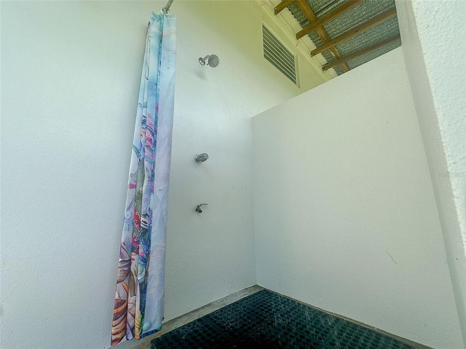 For Sale: $355,000 (2 beds, 2 baths, 1100 Square Feet)