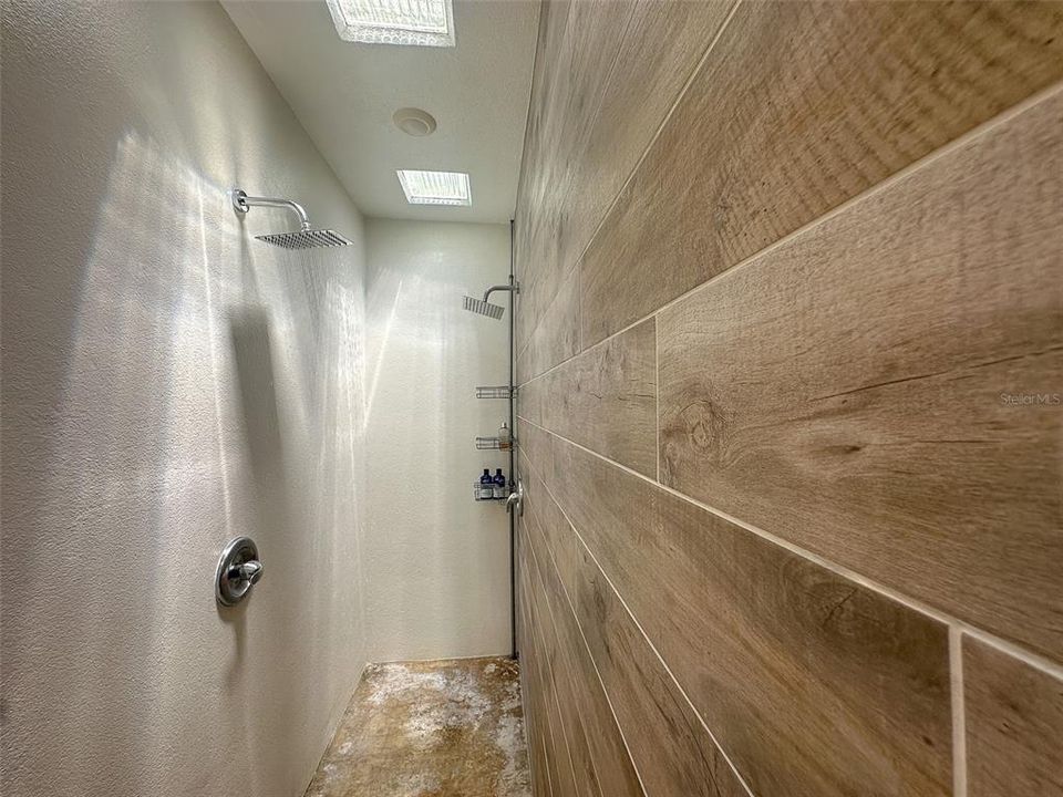 For Sale: $355,000 (2 beds, 2 baths, 1100 Square Feet)