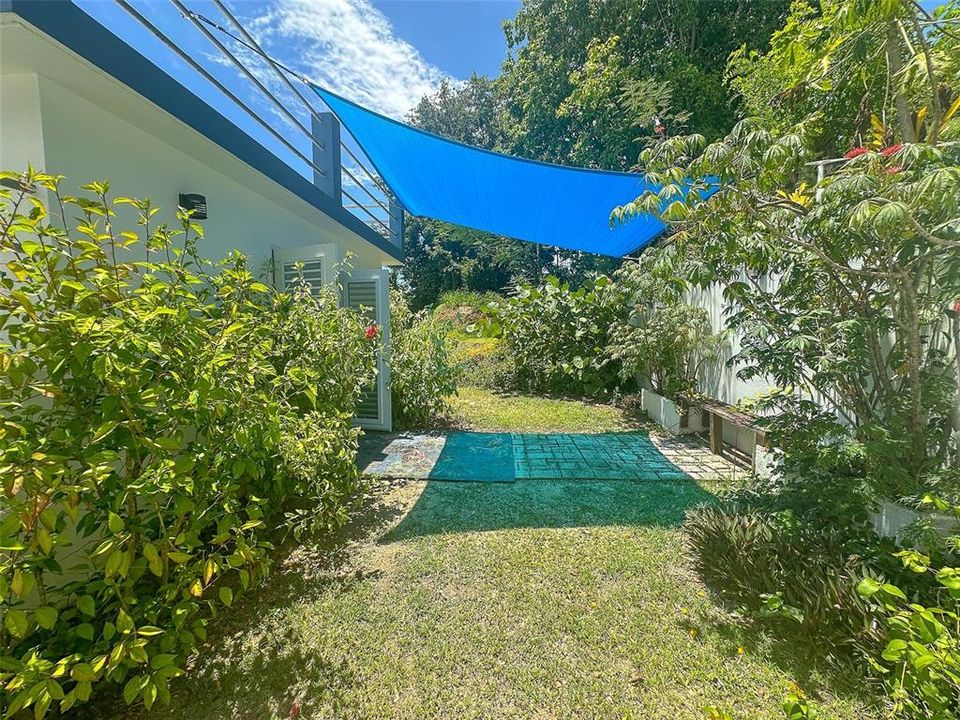 For Sale: $355,000 (2 beds, 2 baths, 1100 Square Feet)