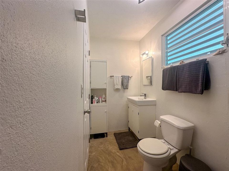 For Sale: $355,000 (2 beds, 2 baths, 1100 Square Feet)