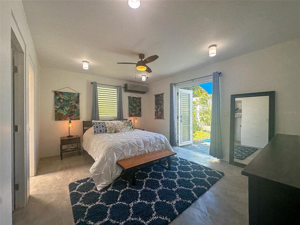 For Sale: $355,000 (2 beds, 2 baths, 1100 Square Feet)