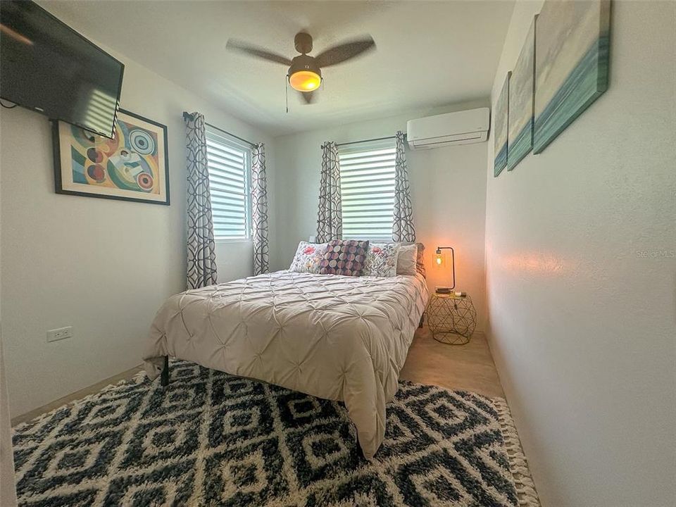 For Sale: $355,000 (2 beds, 2 baths, 1100 Square Feet)