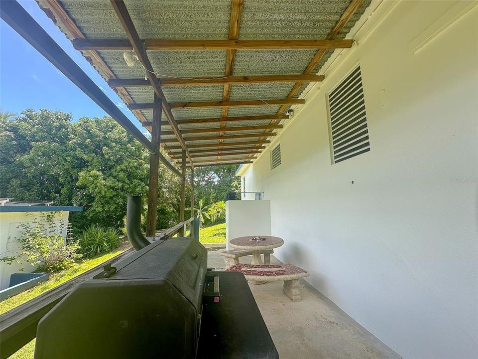 For Sale: $355,000 (2 beds, 2 baths, 1100 Square Feet)