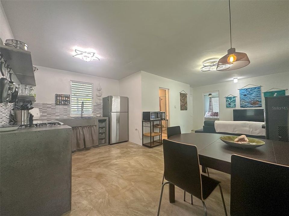 For Sale: $355,000 (2 beds, 2 baths, 1100 Square Feet)