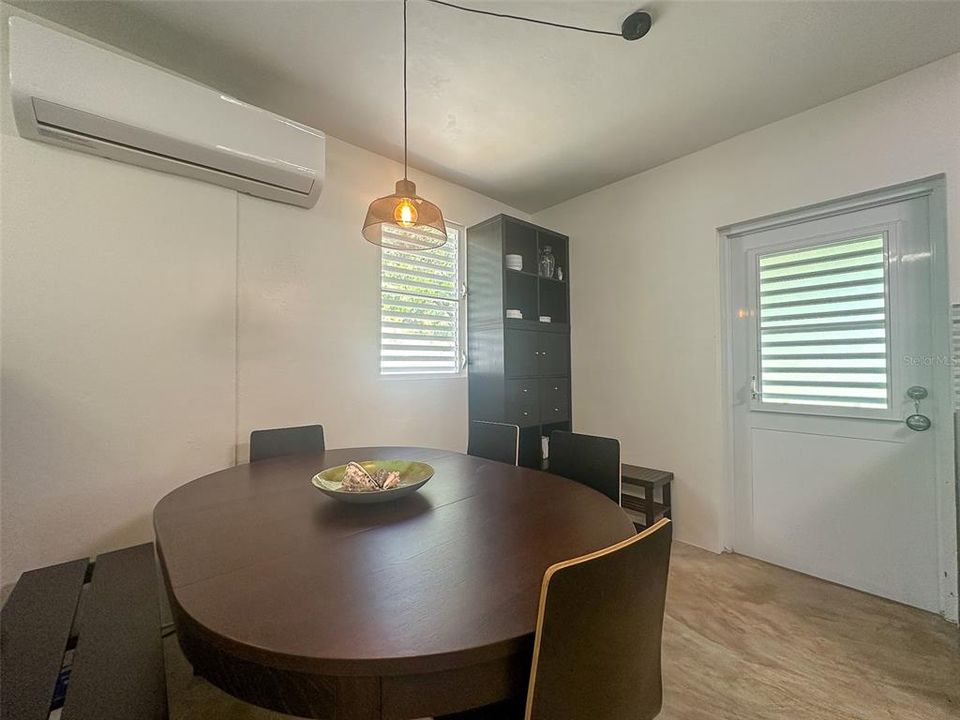 For Sale: $355,000 (2 beds, 2 baths, 1100 Square Feet)