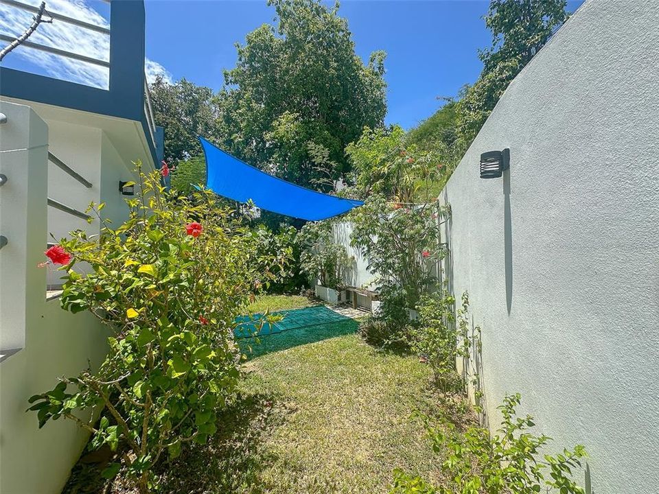 For Sale: $355,000 (2 beds, 2 baths, 1100 Square Feet)