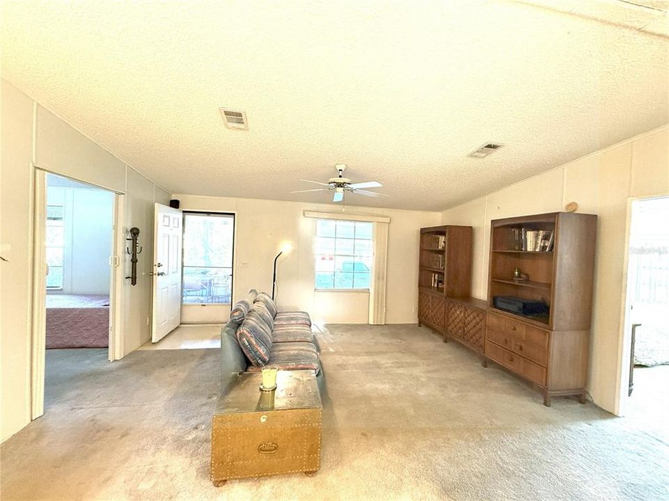 待售: $125,000 (3 贝兹, 2 浴室, 1188 平方英尺)