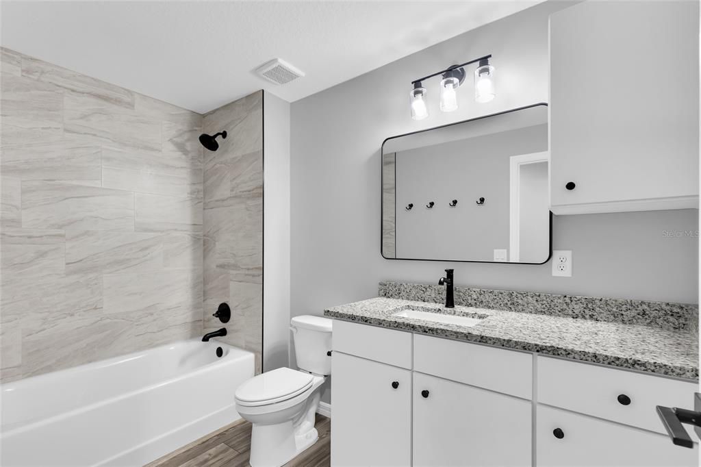 合同活跃: $245,000 (3 贝兹, 2 浴室, 1400 平方英尺)