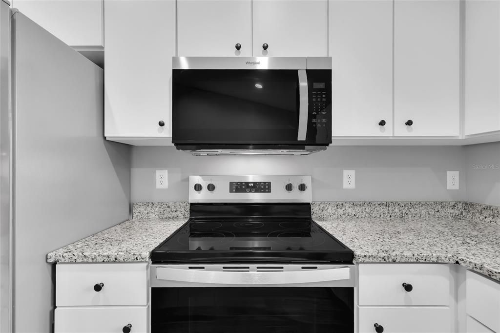 合同活跃: $245,000 (3 贝兹, 2 浴室, 1400 平方英尺)