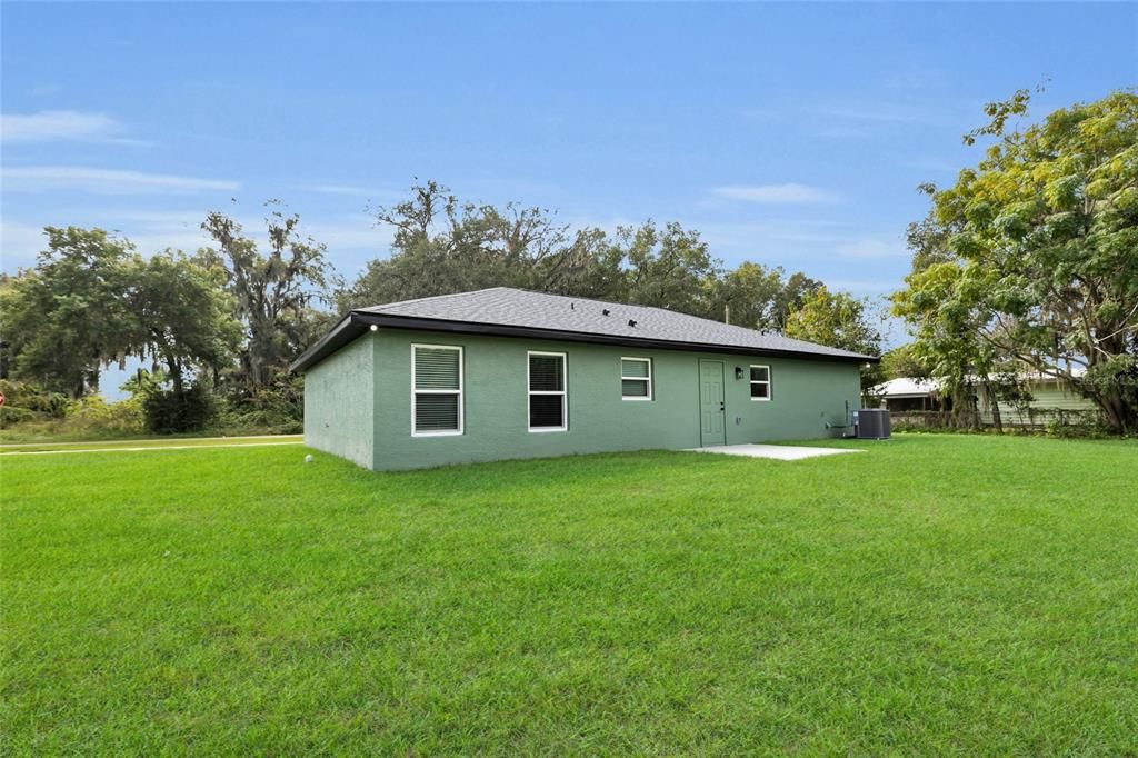 合同活跃: $245,000 (3 贝兹, 2 浴室, 1400 平方英尺)